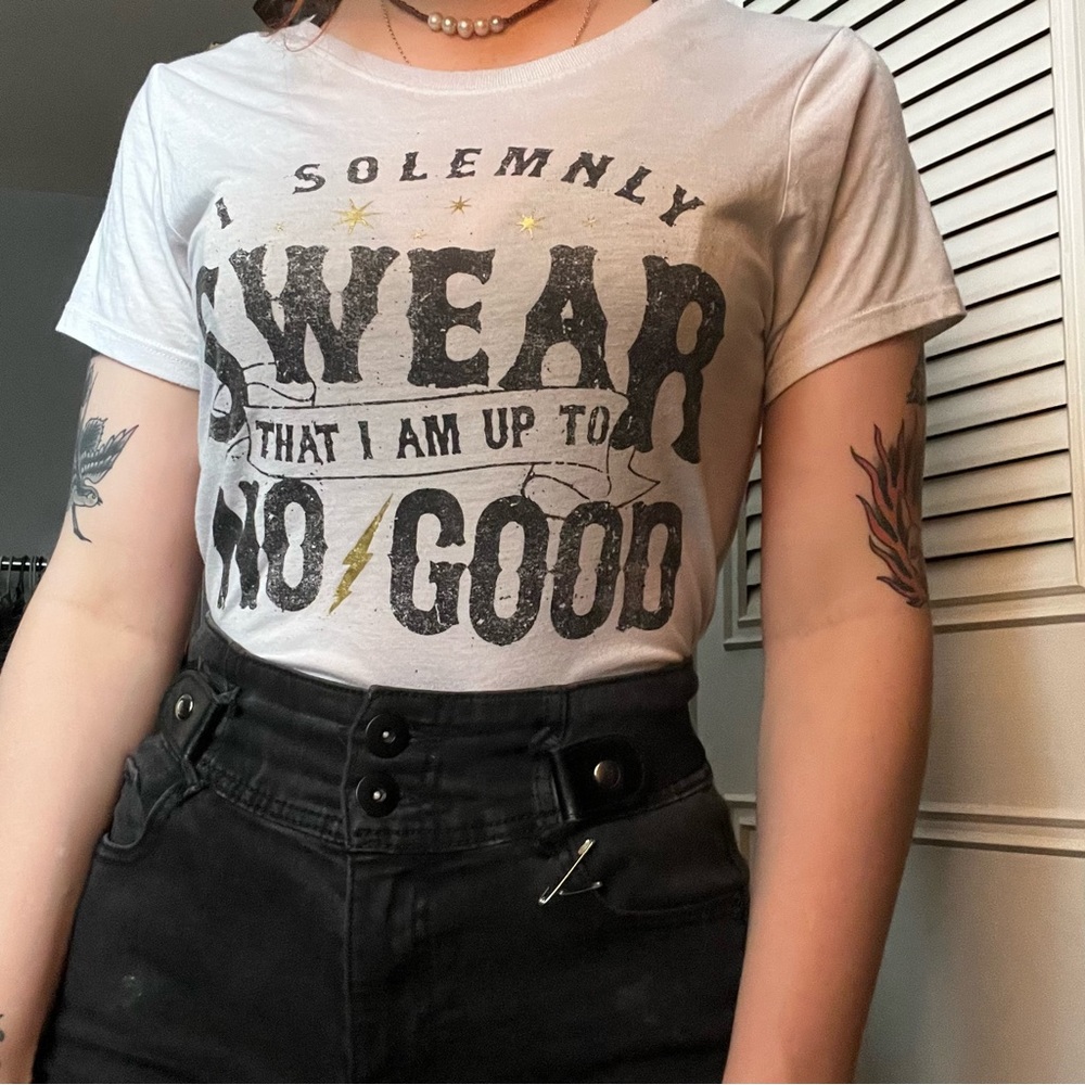 white graphic tee